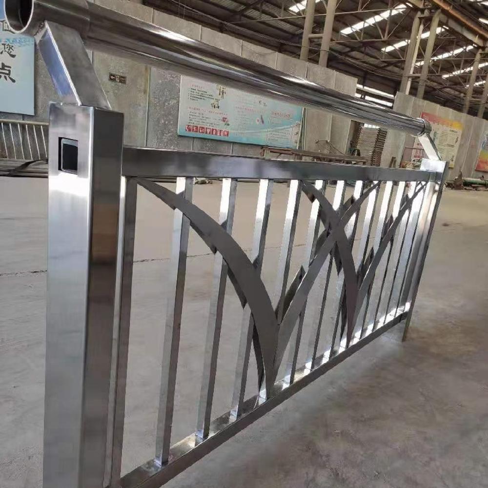 不锈钢复合管防护栏复合管防撞栏杆加工厂家昌盛联合