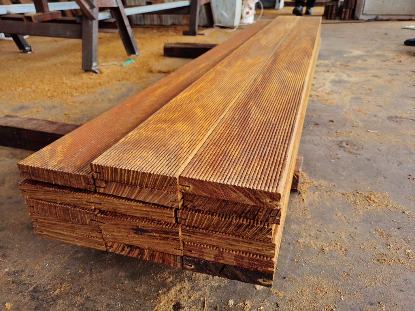 印尼菠萝格烘干材料 进口木材厂家批发