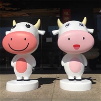玻璃钢奶牛卡通雕塑 佛山名图雕塑