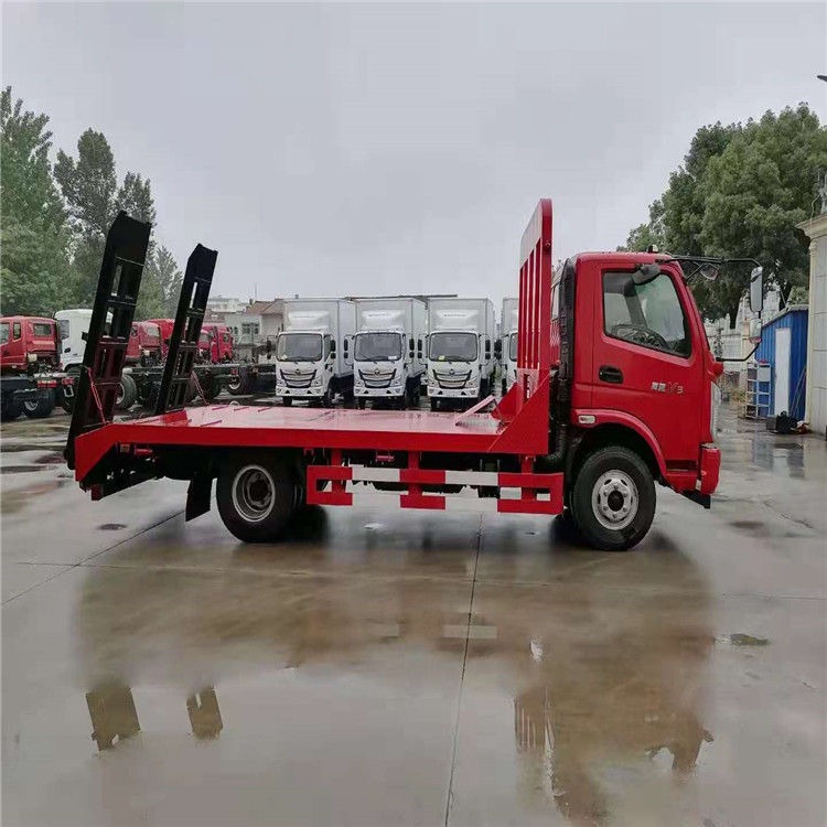 奥驰国六小黄牌平板车可拉120以内挖机