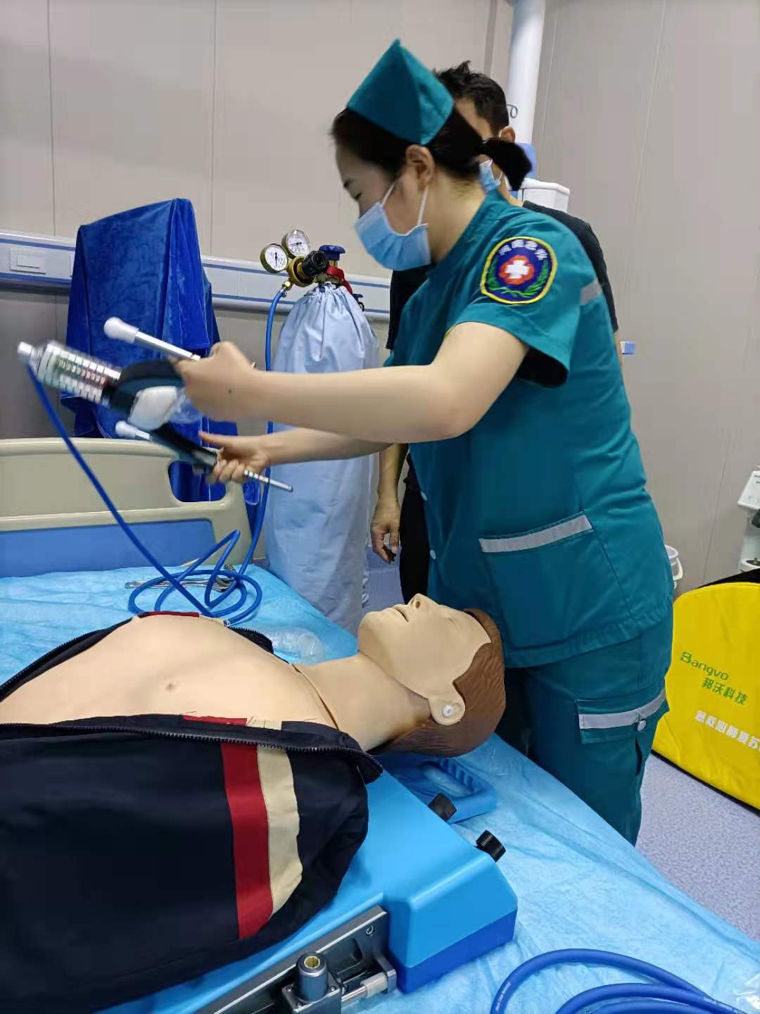 按压深度是指在进行胸外按压时