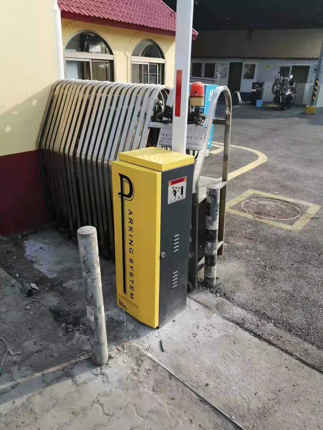 博野县小区门禁起落杆门卫升降杆车牌识别系统起落杆安装鼎力