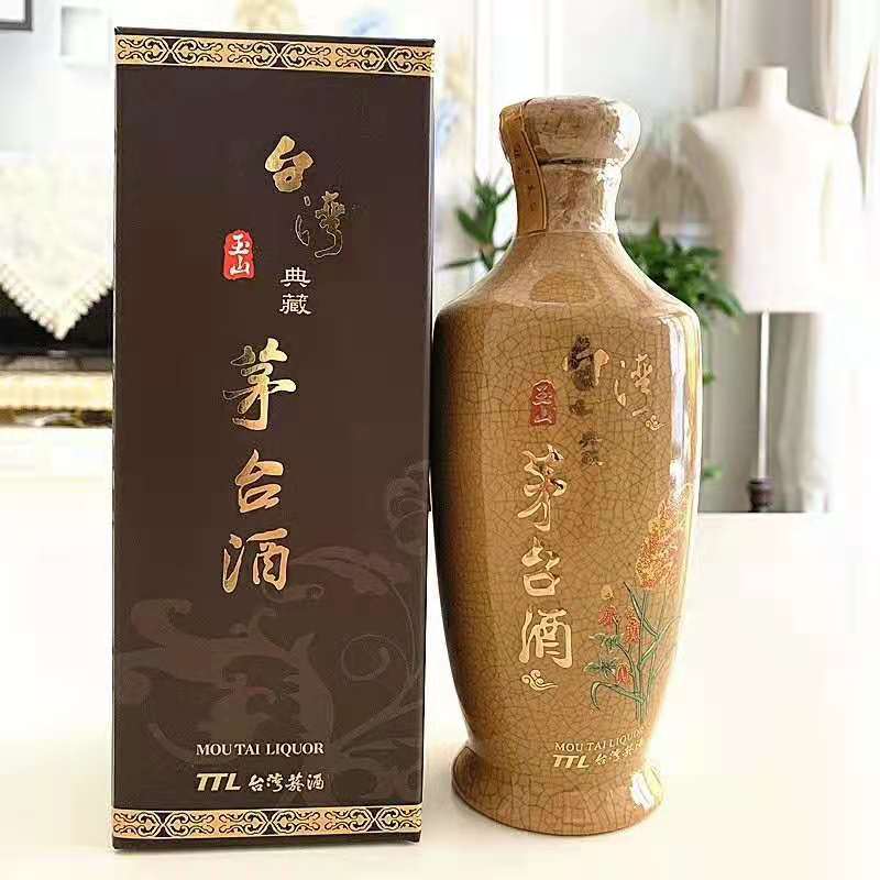 2012年黄瓷瓶53度台湾玉山典藏茅台酒05公升