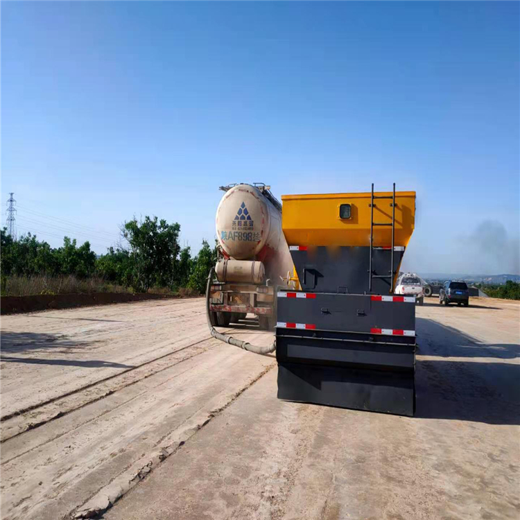 汽油路面沥青撒布机 白灰撒布机图片 圣嵘 新品出售