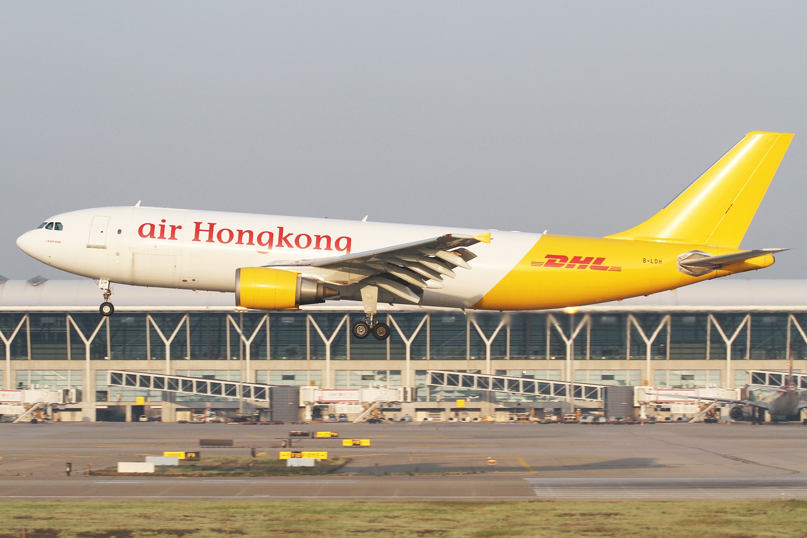 武汉dhl快件进口清关公司