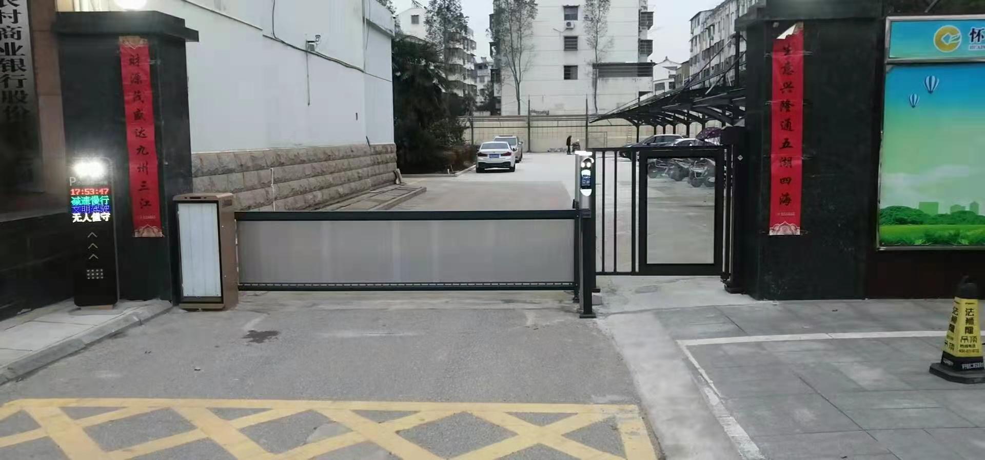 脱机,断网时,可独立实现白名单车辆自动放行;◎ 支持onvif协议,可