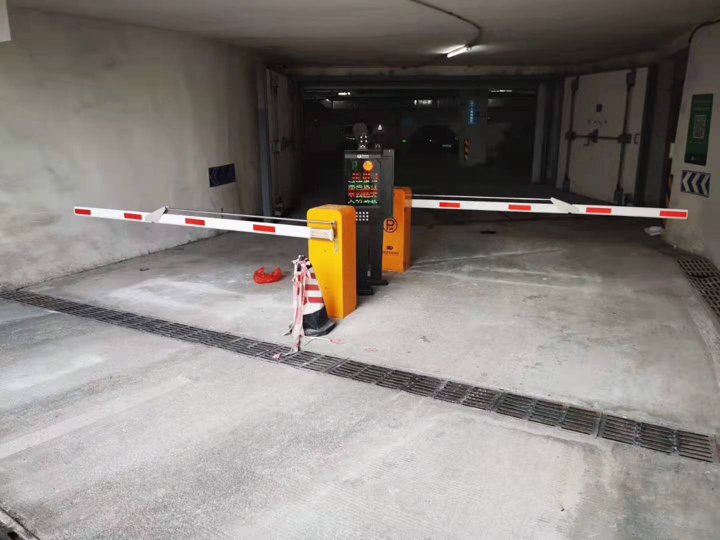 广宗人脸识别系统厂家/工地转闸三辊闸安装/小区广告门/广告道闸