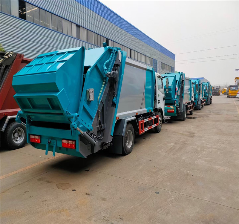 3吨挂桶垃圾车基本结构简介