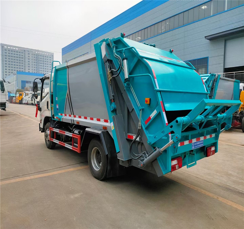 3吨挂桶垃圾车基本结构简介