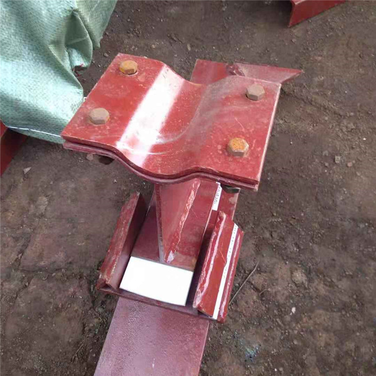 130管夹横担导向支架套筒双径向限位支座齐鑫dn350碳钢材质