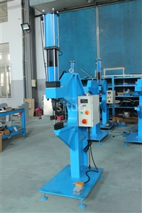 无锡思拓自动送料压铆机就是好用