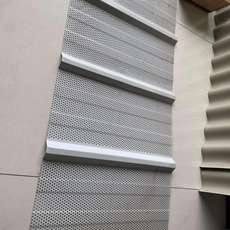金属屋面系统吸音板 彩钢穿孔底板 yx15-225-900铝镁锰屋面内衬板