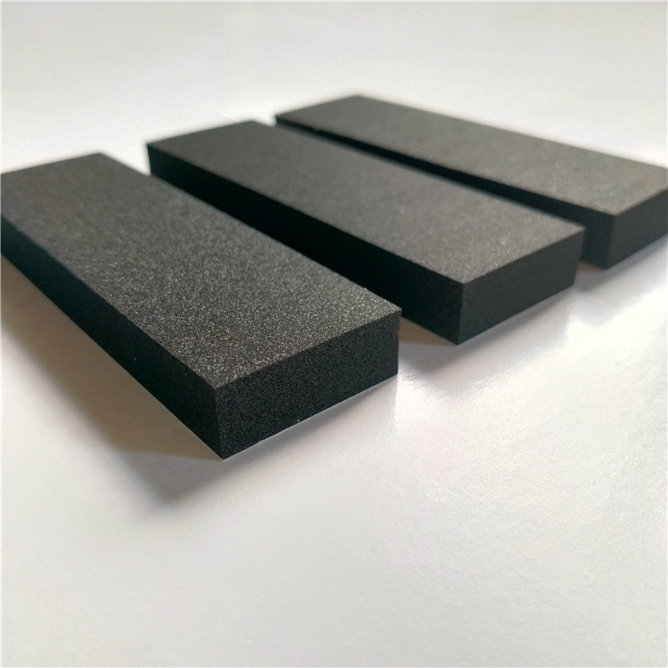 鸿密智能科技获得可防贴歪同步削减气泡的泡棉张贴设备专利