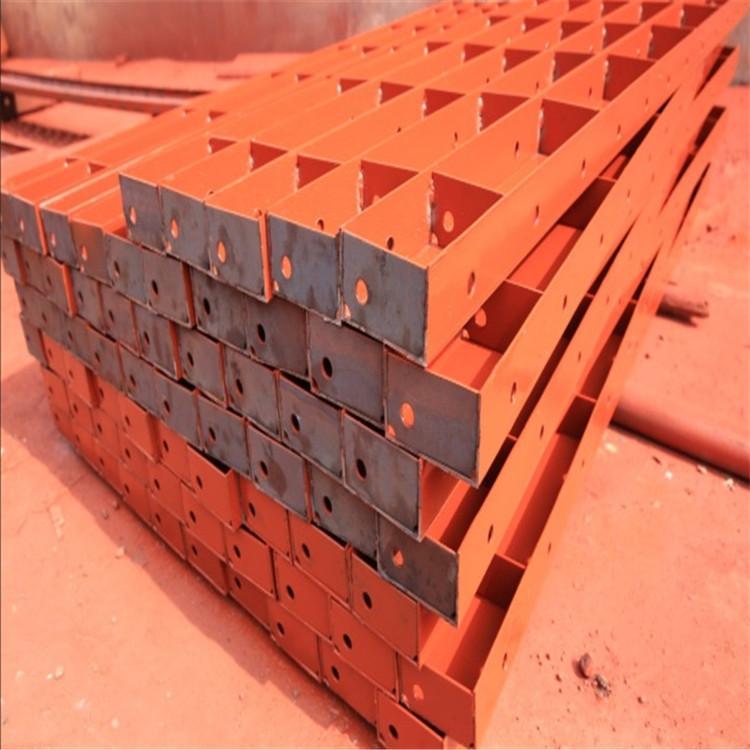 梅州护栏钢模板 现场浇筑成形 防撞墙二手钢模板 厂家大量库存