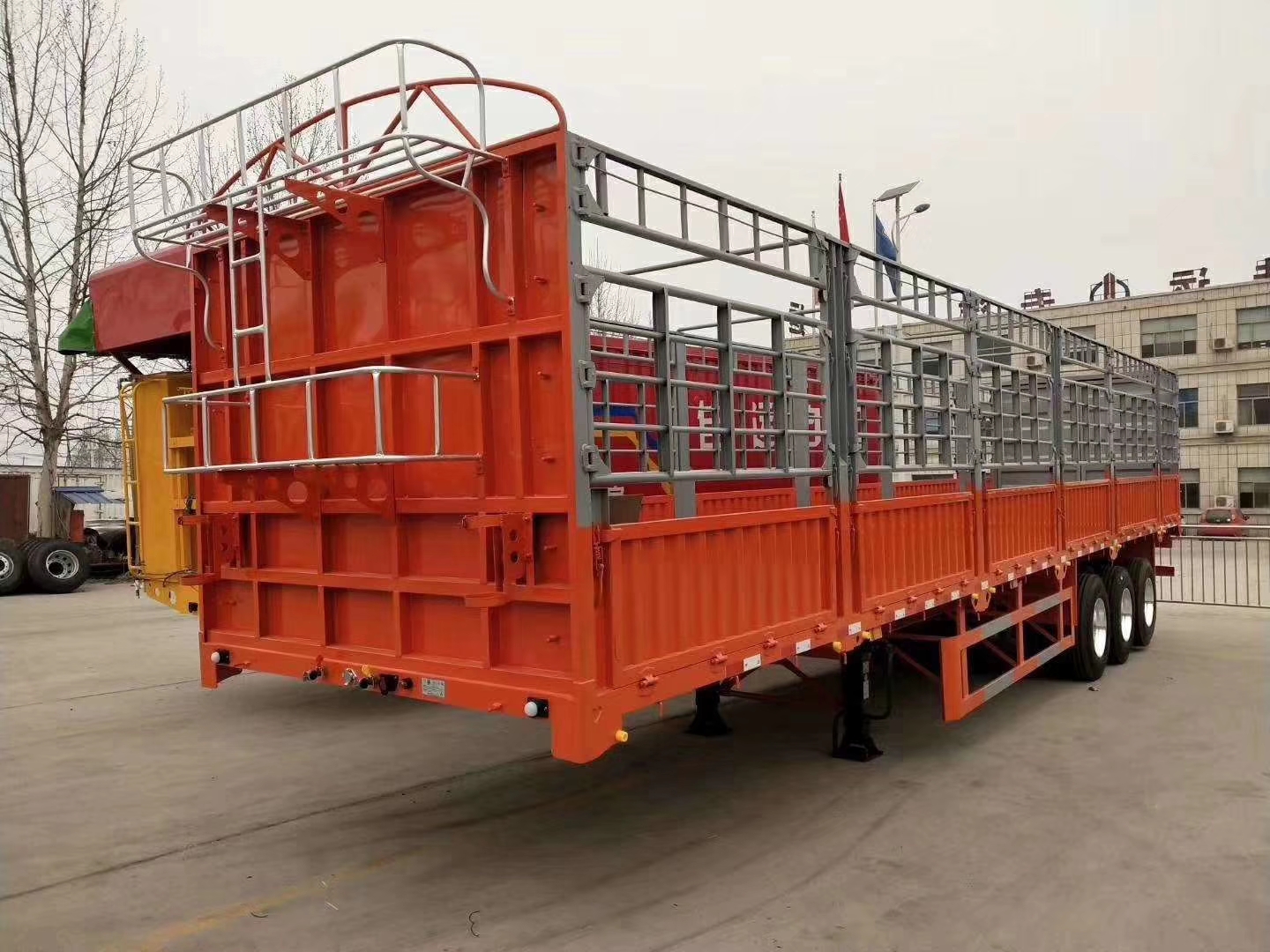 高低板花篮半挂车13米高低板花篮半挂车根据客户要求定制