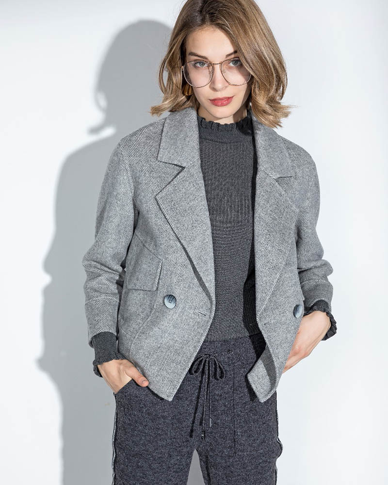 临沧品牌折扣女装拿货渠道纽方库存服饰货源供应链