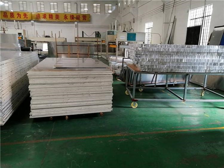 广州铝蜂窝板厂家 铝合金蜂窝复合板 8-20mm厚铝蜂窝板定制