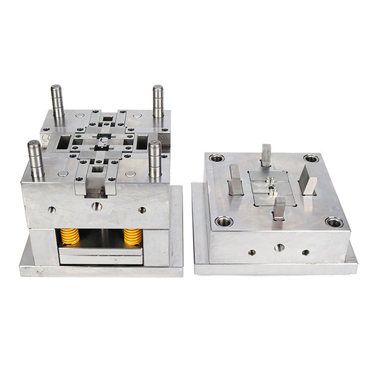 一种用于压塑,挤塑,注塑,吹塑和低发泡成型的组合式塑料模具,它主要