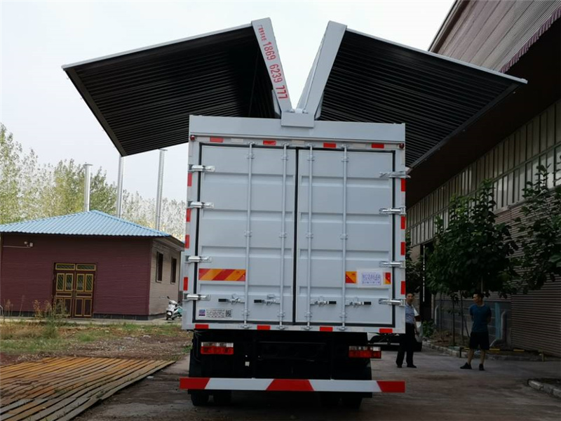 飞翼车价格/9米6飞翼厢式货车那个好/东风飞翼车厂家