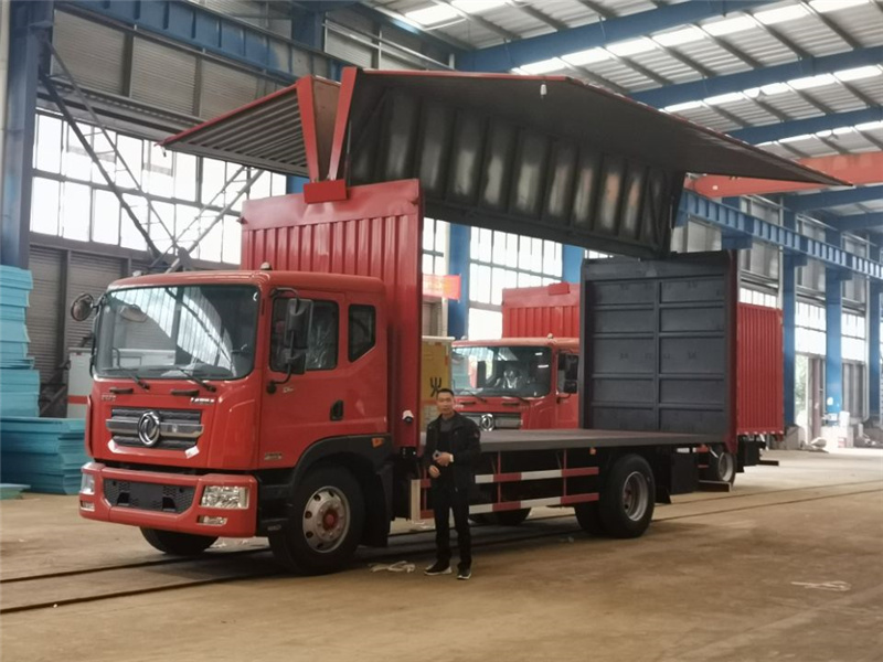 飞翼车价格/9米6飞翼厢式货车那个好/东风飞翼车厂家