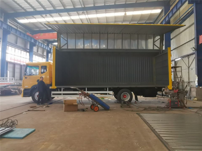 飞翼车价格/9米6飞翼厢式货车那个好/东风飞翼车厂家