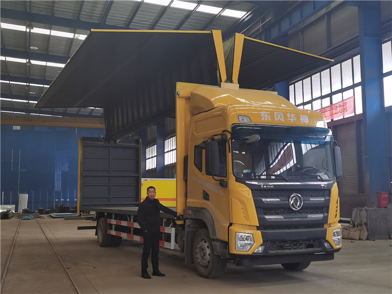 飞翼车价格/9米6飞翼厢式货车那个好/东风飞翼车厂家