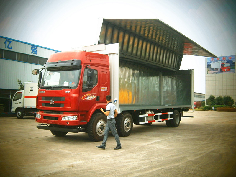 飞翼车价格/9米6飞翼厢式货车那个好/东风飞翼车厂家