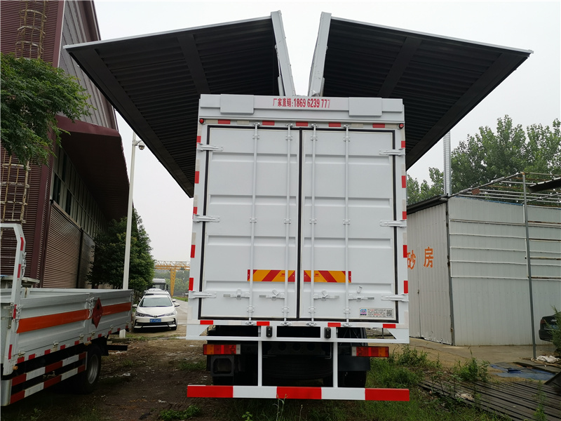 半挂飞翼车 13米飞翼半挂车价格 翼开启厢式半挂车实车图片