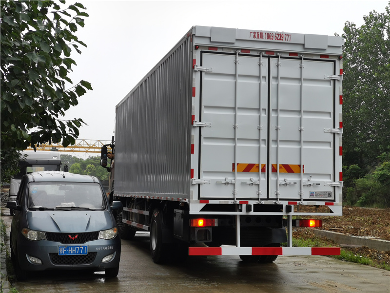 飞翼车价格/9米6飞翼厢式货车那个好/东风飞翼车厂家