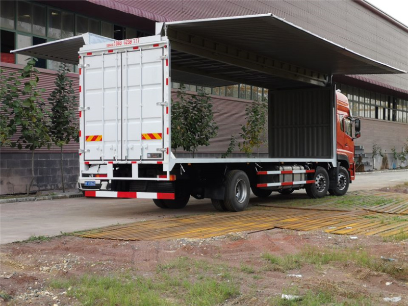 飞翼车价格/9米6飞翼厢式货车那个好/东风飞翼车厂家