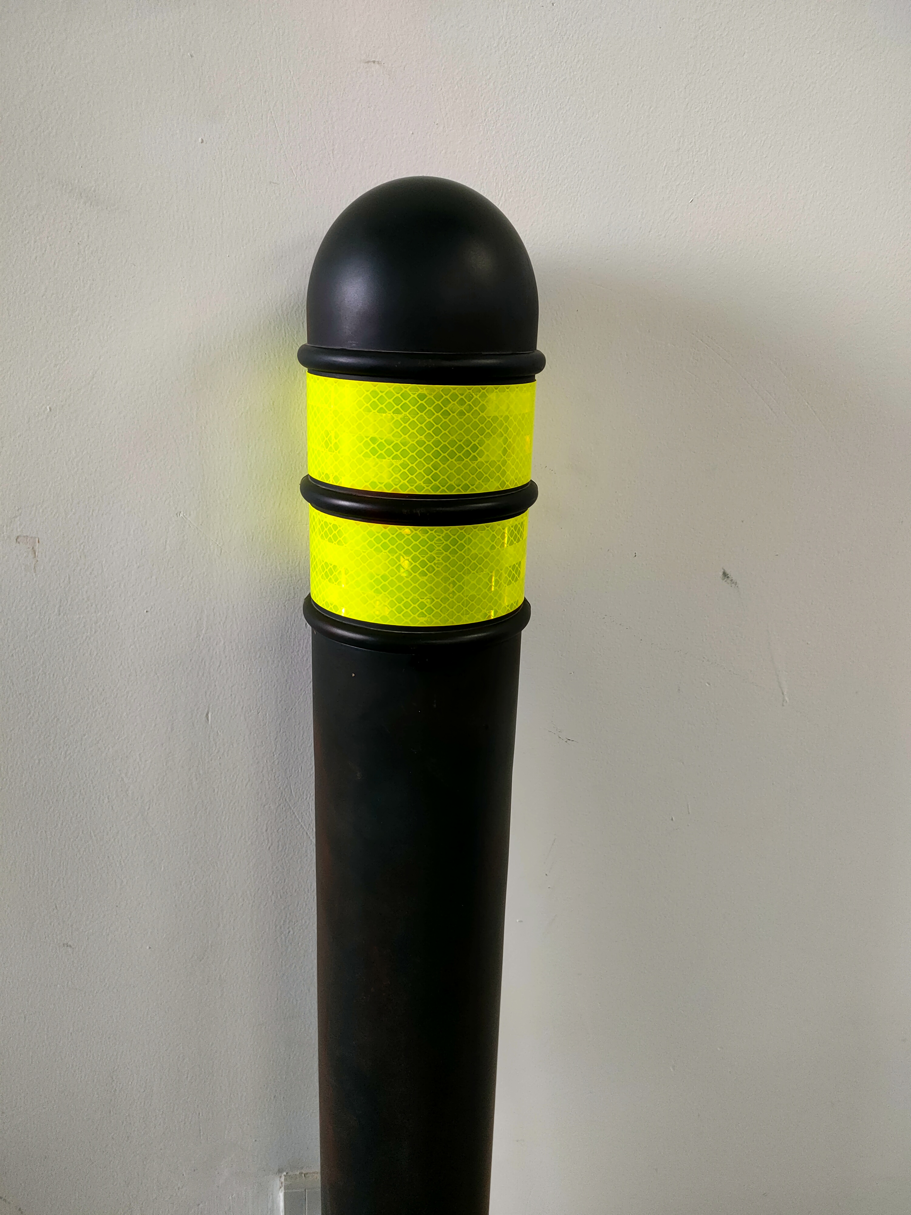 郑州市二七区直供深绿橡胶阻车桩防腐耐候