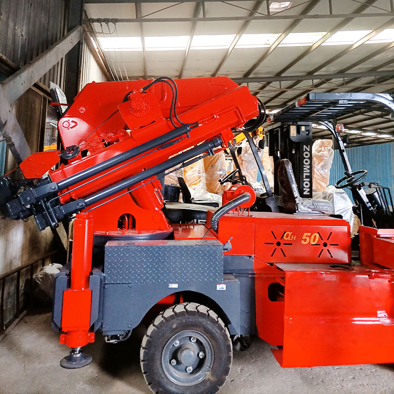 叉车改装吊车叉车吊车厂家定制叉车飞臂吊车越野叉车尾吊车