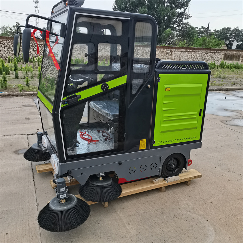 唐山电动扫地车路面扫地车吸尘式清扫车操作性能好