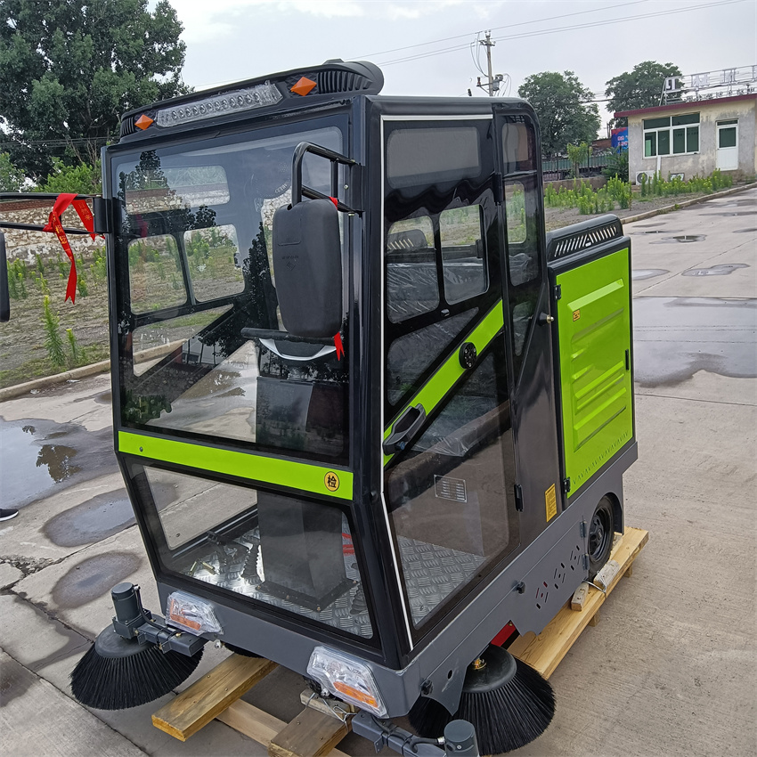 电动扫路车干湿两用道路清洁扫地车全封闭扫地机保定