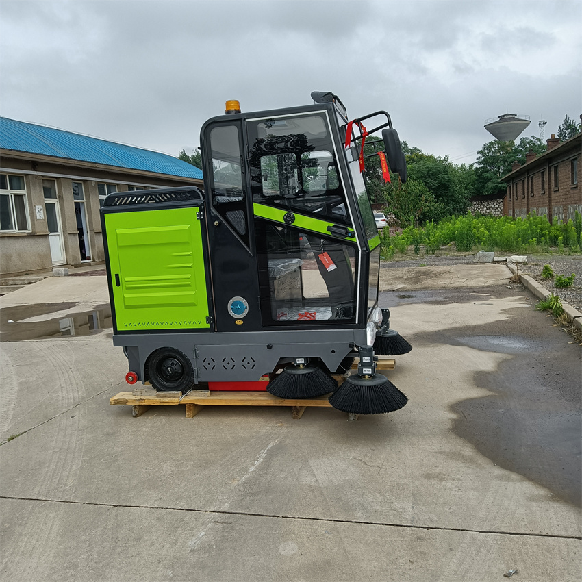 唐山电动扫地车路面扫地车吸尘式清扫车操作性能好