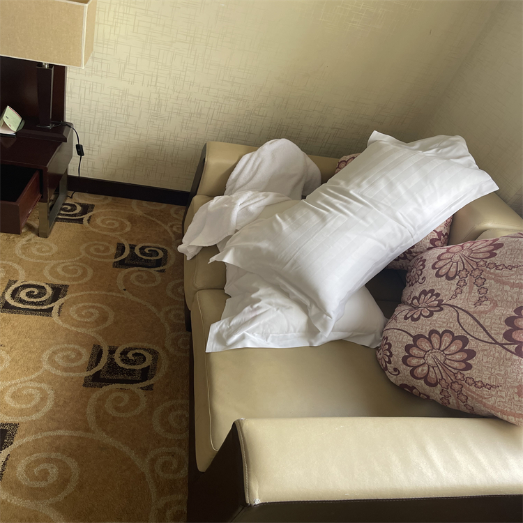 清远市回收酒店用品 回收酒店空调 回收酒店床垫桌椅价格