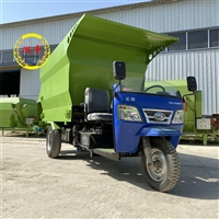 马场使用的饲料撒料车 宁夏养牛场投料车 