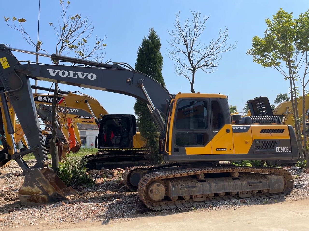 二手挖掘机沃尔沃ec240blc便宜出售有质保