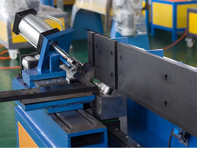 气动卧式风管合缝机镀锌板合口加工操作速度快