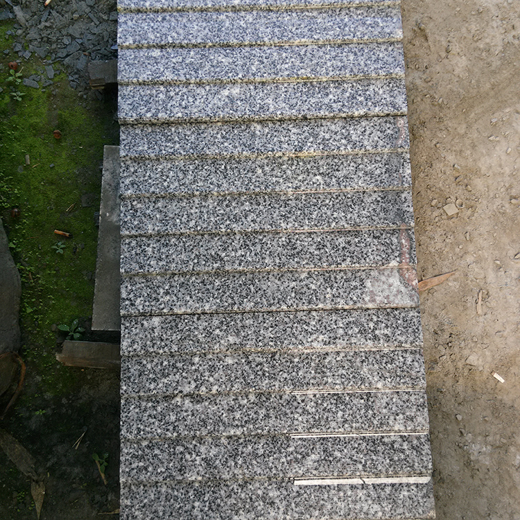 芝麻灰汽车坡道砖 芝麻灰防滑地铺石 减速带 g655福建灰麻定制