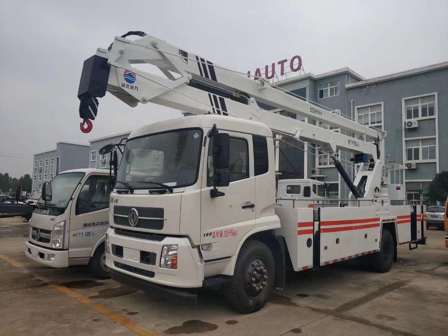 国六高空作业车东风天锦26米折叠臂广告安装车厂家