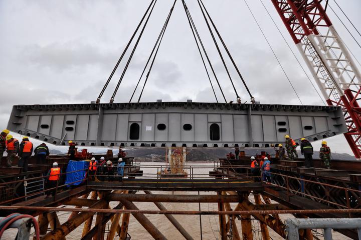 安徽蚌埠钢箱梁顶推法施工风险特征