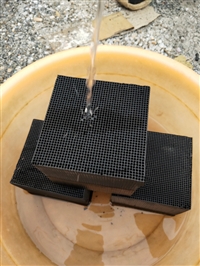 供应活性炭价格 耐水蜂窝活性炭 吸附塔用蜂窝活性炭
