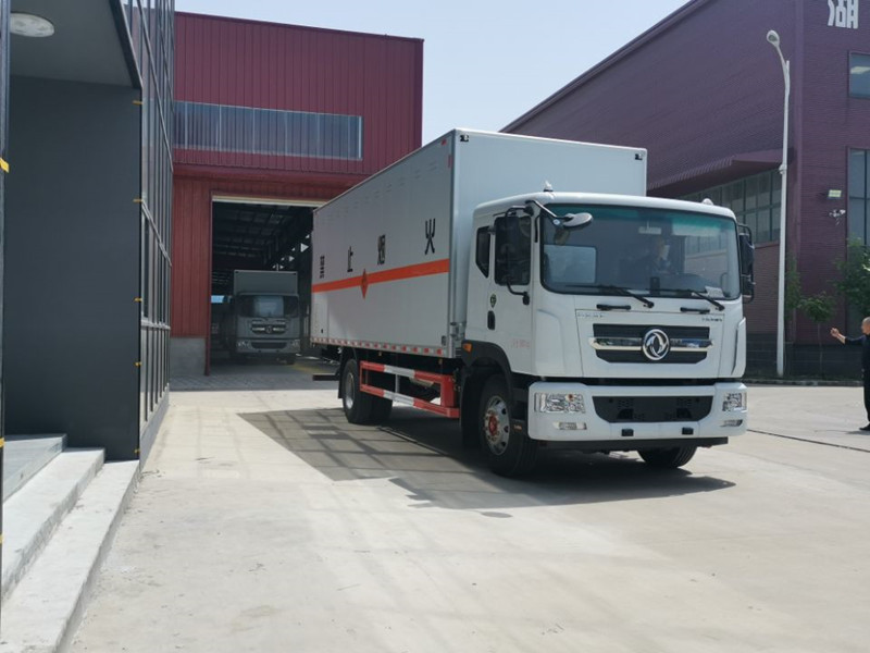 东风多利卡D9国六10吨爆破器材运输车