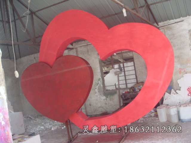 抽象爱心景观雕塑