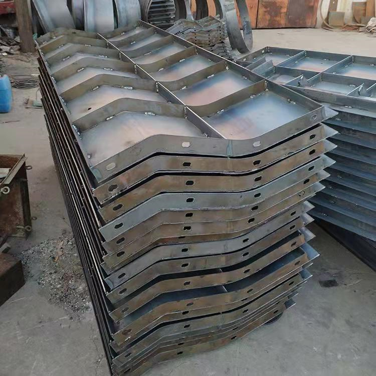 现浇防撞墙模具高速防撞墙钢模具各种规格桥梁护栏防撞墙模具润业模具