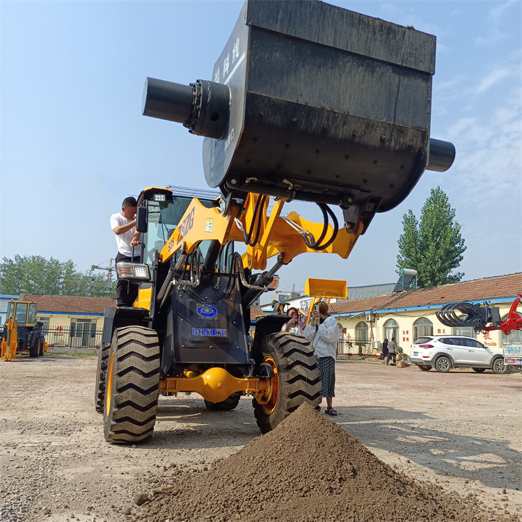 装载机带搅拌机上料 搅拌 运输一体机中首重工一机多用