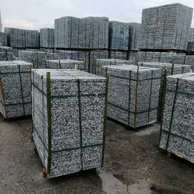 芭拉白国产花岗岩:芭拉白,矿山产出的芭拉白花岗岩,色彩相对一致色差