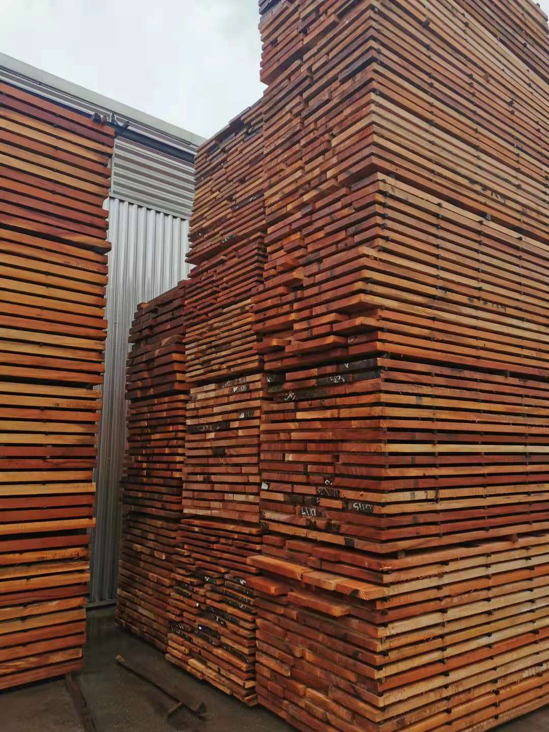 非洲原木厂家西浦原木加工原木木地板原木门顾客信赖