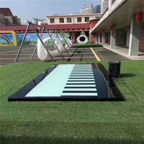 积木城堡 呼吸灯森林 明信片 房产暖场道具展览设计